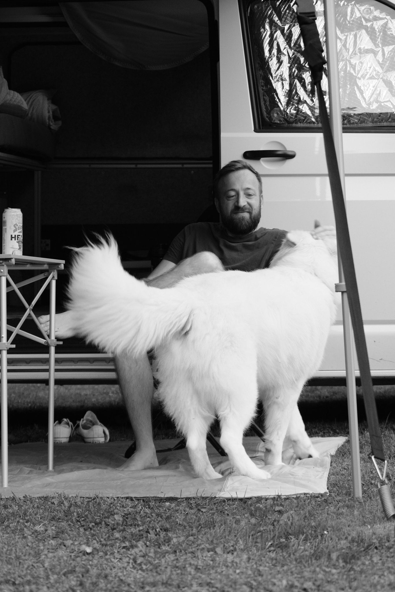 Founder von Camper-Share vor seinem Camper