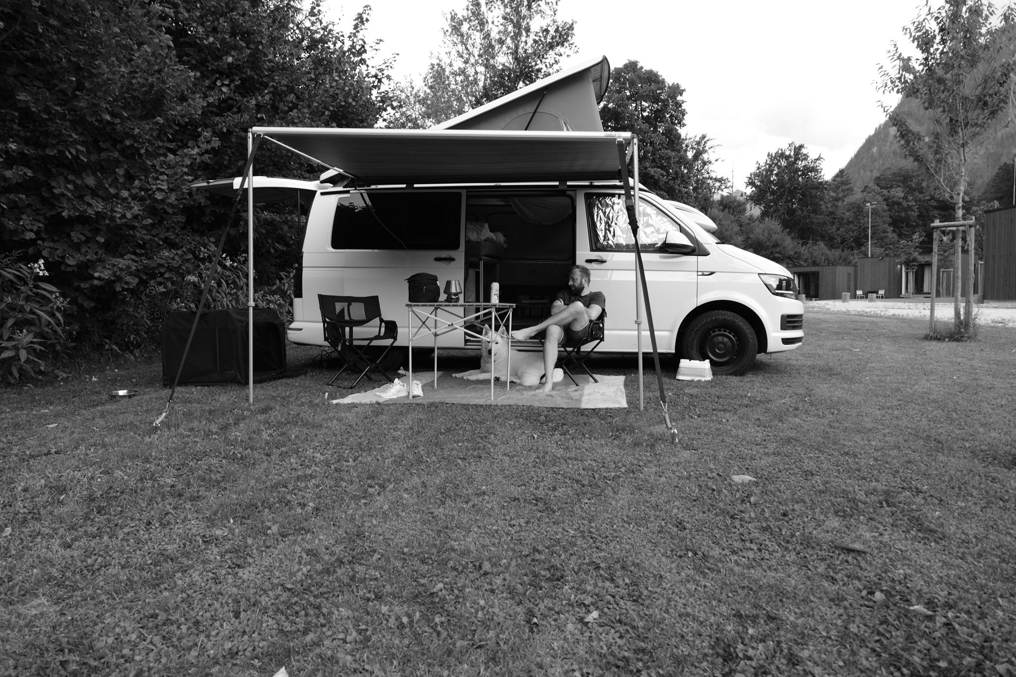 Founder von Camper-Share vor seinem Camper