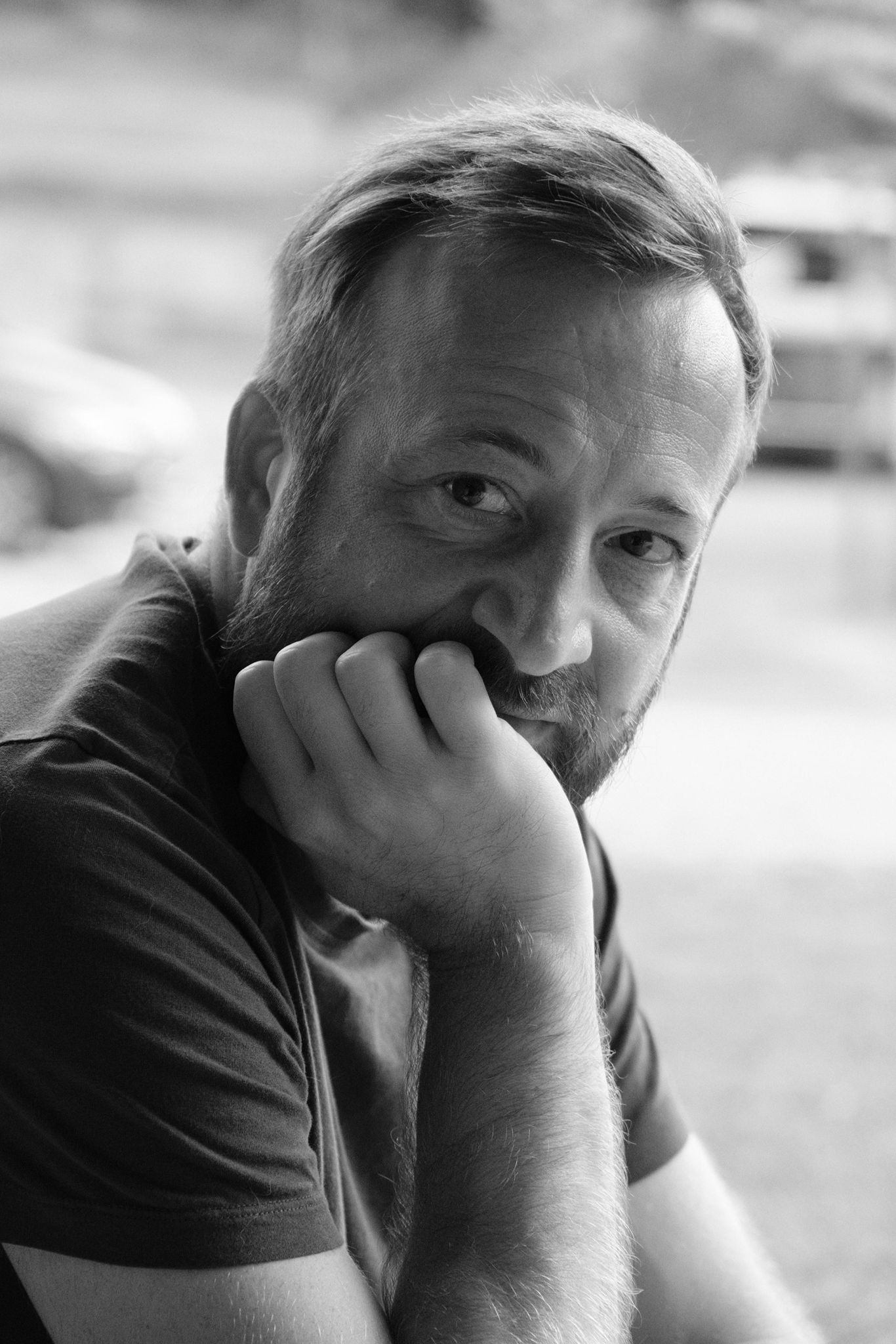 Founder von Camper-Share vor seinem Camper